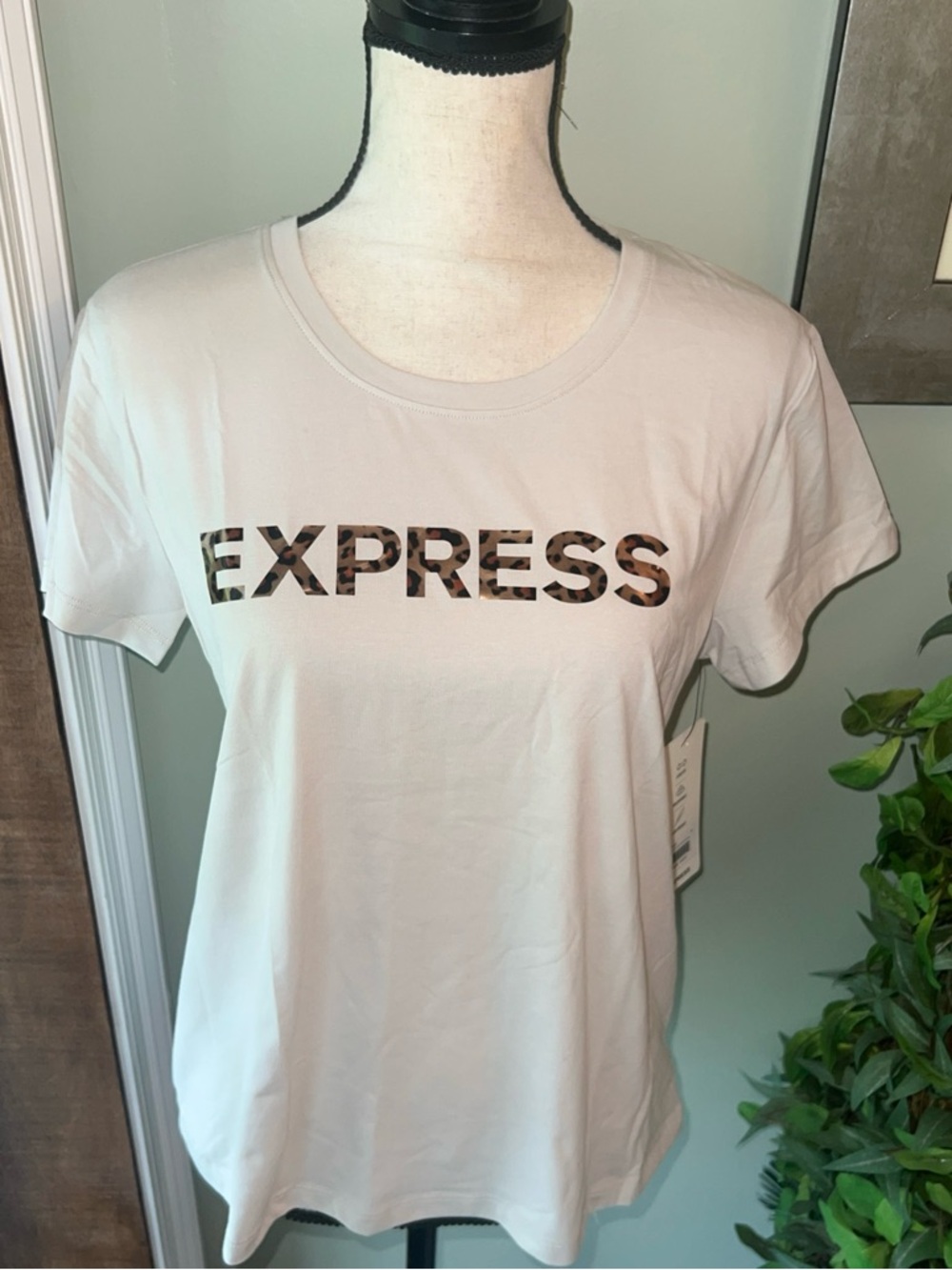 Express Tee with Leopard Logo - Picture 8 of 8